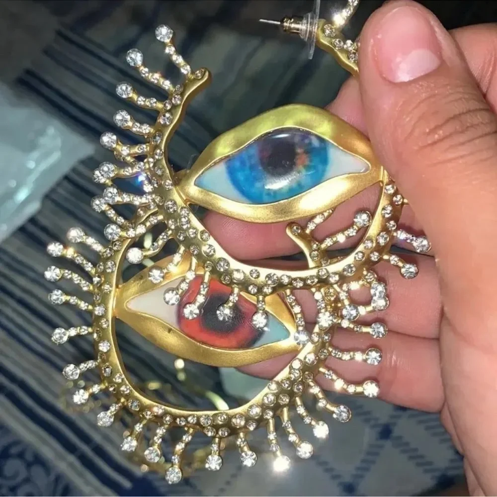 GAZE HOOPโGOLD EYES EARRINGS - Picture 12 of 13